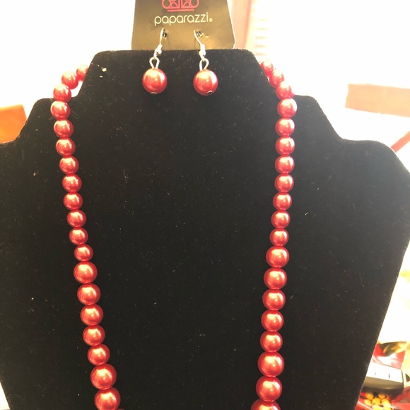 Red pearl necklace and earring set. - Picture 2 of 2